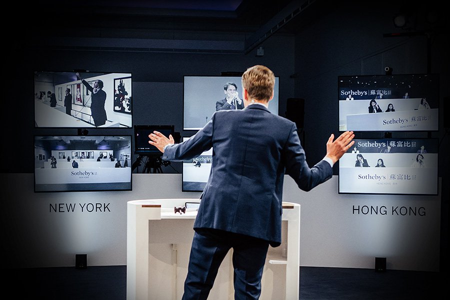 Вечерние торги Sotheby's в новом онлайн-формате, запущенном в 2020 году. Фото: Sotheby'