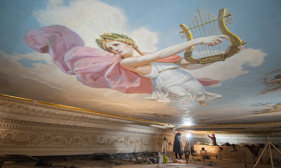 Главное внимание при реставрации росписей Малого зала консерватории было приковано к фигуре Аполлона. Фото: Санкт–Петербургская государственная консерватория