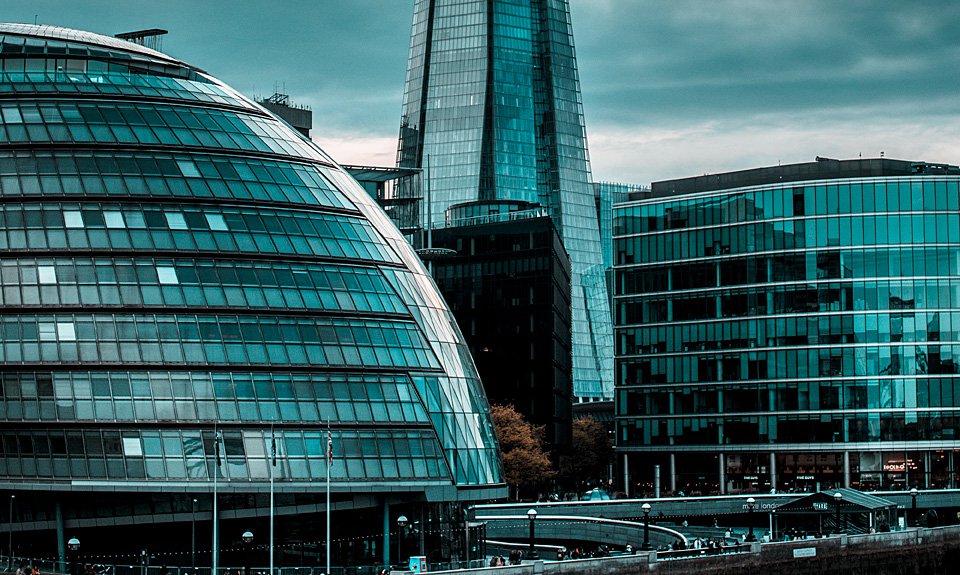 Архитектор Норман Фостер спроектировал Сити-Холл, новое здание лондонской мэрии, в форме смещающегося шара (2003). Фото: Tadas Petrokas