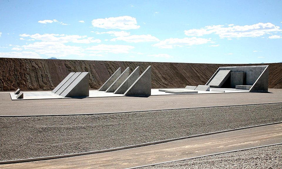 Майкл Хейзер. «Город». Фрагмент. 1970. Фото: Tom Vinetz/Michael Heizer/Triple Aught Foundation