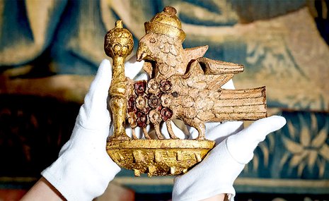 Деревянный сокол, проданный на аукционе за £75, оказался геральдическим знаком Анны Болейн