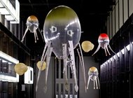 Турбинный зал Тейт Модерн заполнили гигантские парящие роботы