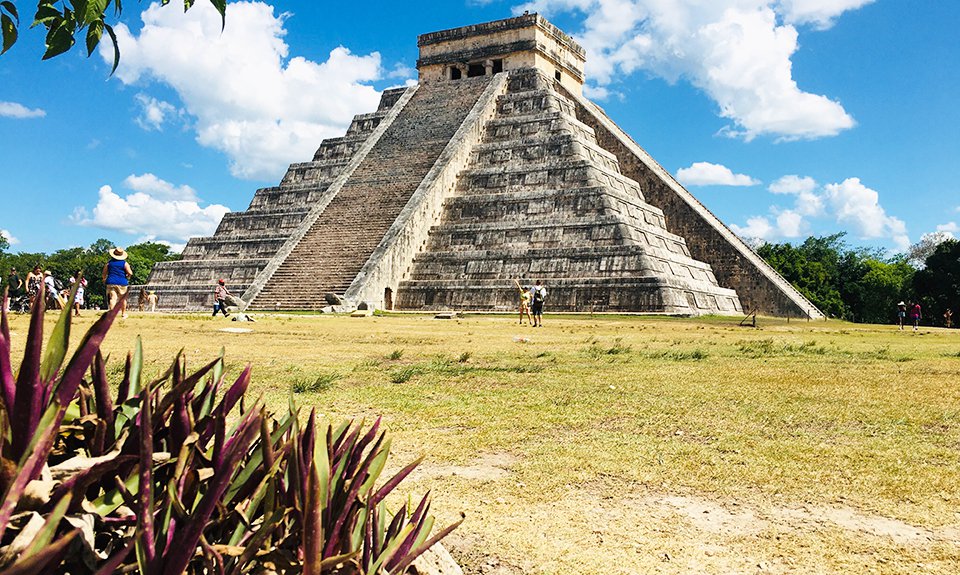 Проект «Поезд майя» должен привлечь еще больше туристов к пирамиде Кукулькана в Чичен-Ице. Фото: Moises Vazquez