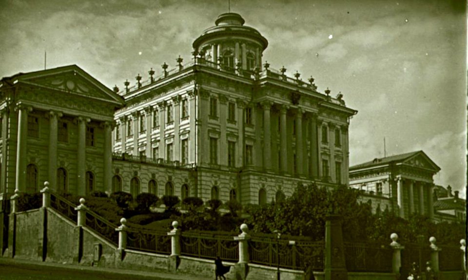 Александр Живаго. Кадр из серии, посвященной Румянцевскому музею. 1909. Фото: Из статьи Елены Зиничевой/ГМИИ им. А.С.Пушкина