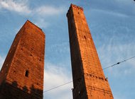 Средневековой башне Гаризенда в Болонье не дадут упасть
