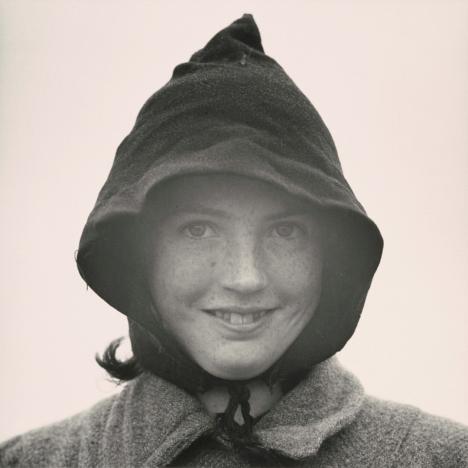 Доротея Лэнг. «Девочка-ирландка, графство Клэр, Ирландия». 1954. Фото: The Dorothea Lange Collection, Oakland Museum of California, City of Oakland. Gift of Paul S. Taylor