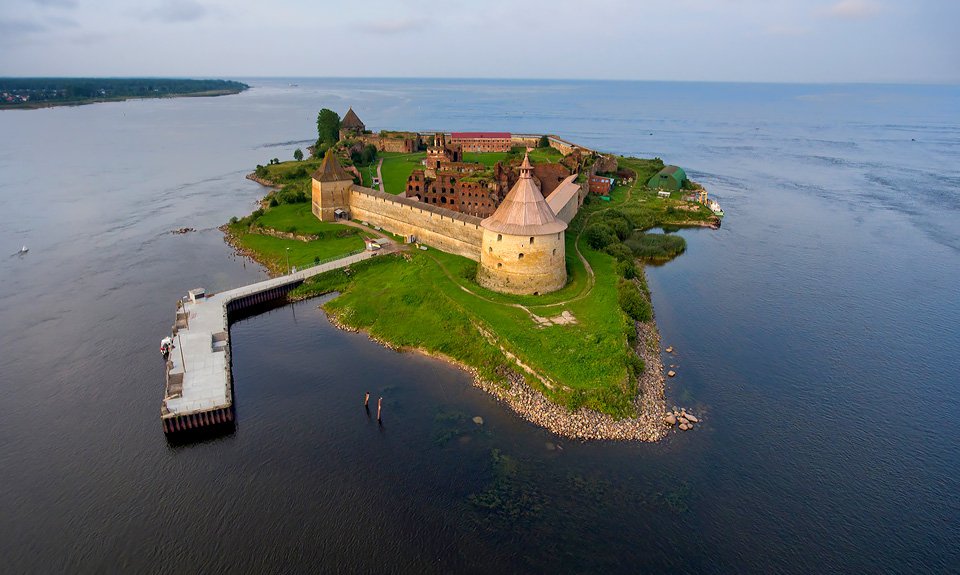 Вид на Крепость Орешек. Фото: Михаил Коханчиков / Фотобанк Лори