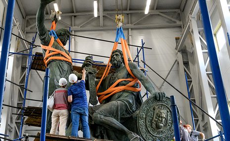 Памятник «Минин и Пожарский» спасен вовремя
