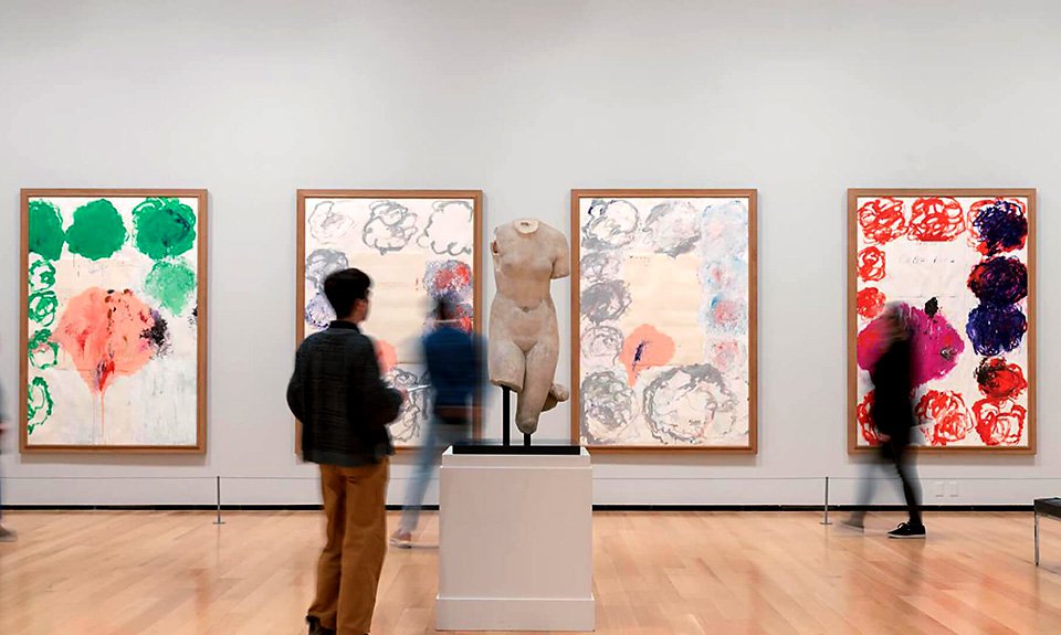 Выставка «Превра­щая прошлое в настоящее. Сай Твомбли» в Музее изящных искусств в Бостоне. Фото: Museum of Fine Arts, Boston