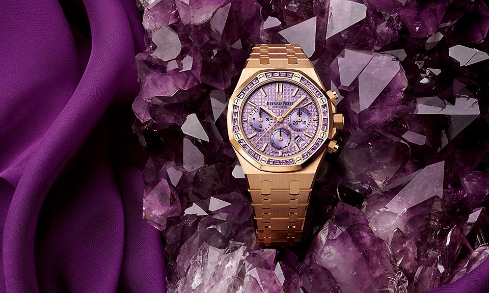 Автоматический хронограф Royal Oak из розового золота с аметистами на базеле. Фото: Audemars Piguet