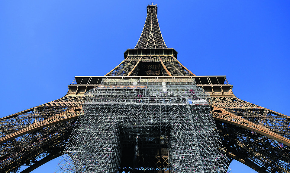 Пока что перекрасить успели лишь 30% конструкций башни, и эти необходимые работы сильно задержались.  Фото: Yann Vernerie/TAN