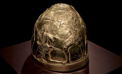 «Скифское золото» из крымских музеев прибыло из Амстердама в Киев