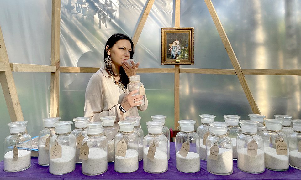 Анна Кабирова приглашает в мир ароматов. Фото: blazar