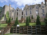 Средневековый замок уэльского «книжного короля» спасен от разрушения