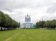 Смольный собор в Петербурге: саду — цвесть!