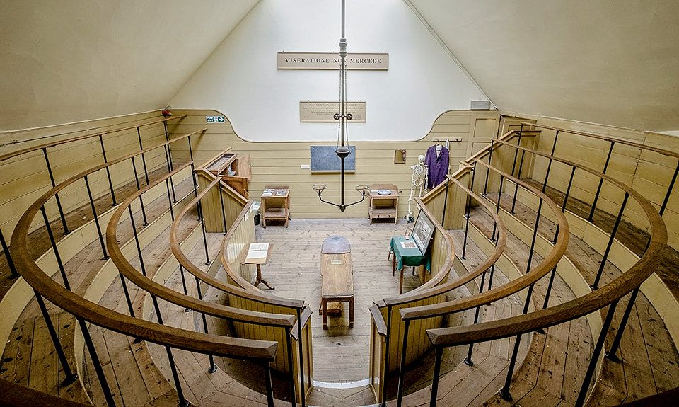 Операционный театр на чердаке церкви Святого Фомы  в Саутуарке считается старейшим в Европе. Фото: The Old Operating Theatre Museum