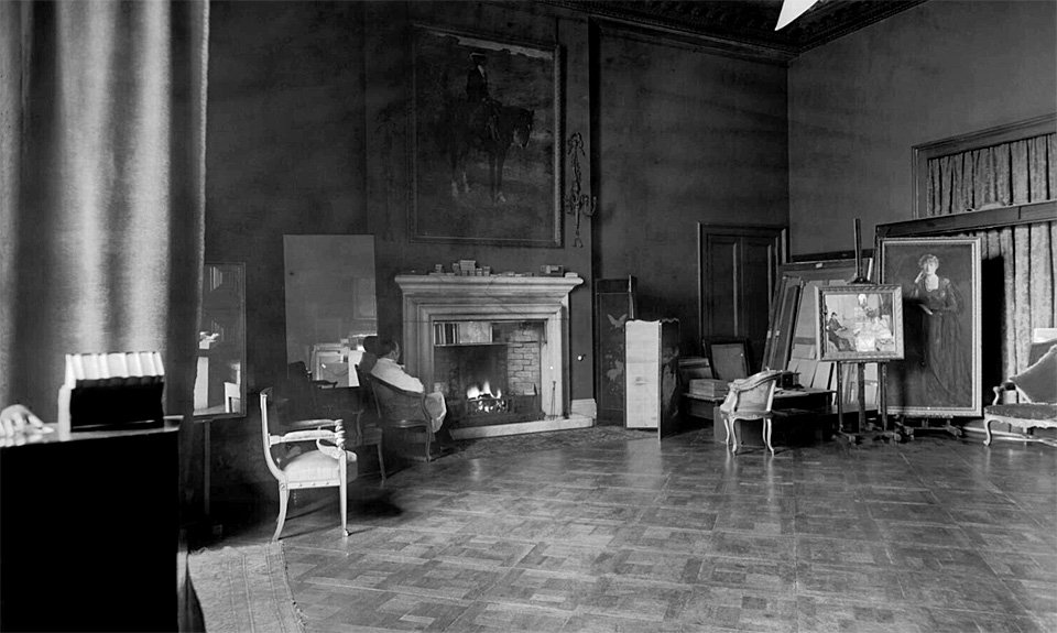 Художник Джон Лавери в своей мастерской. 28 октября 1919 года. Фото: National Portrait Gallery, London