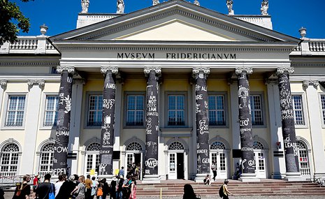 Выставку Documenta 15 обвинили в цензуре