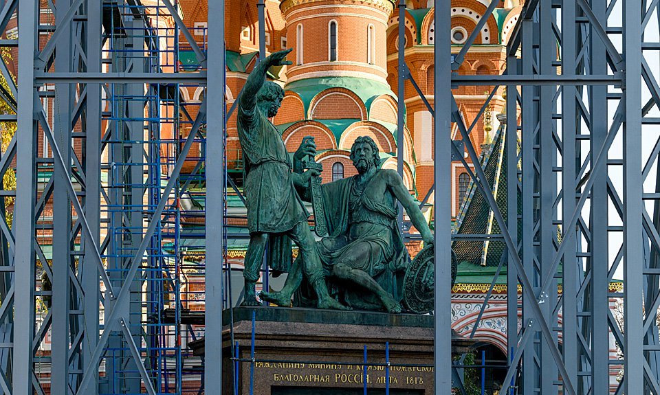 Памятник Минину и Пожарскому в процессе реставрации. Фото: Государственный исторический музей