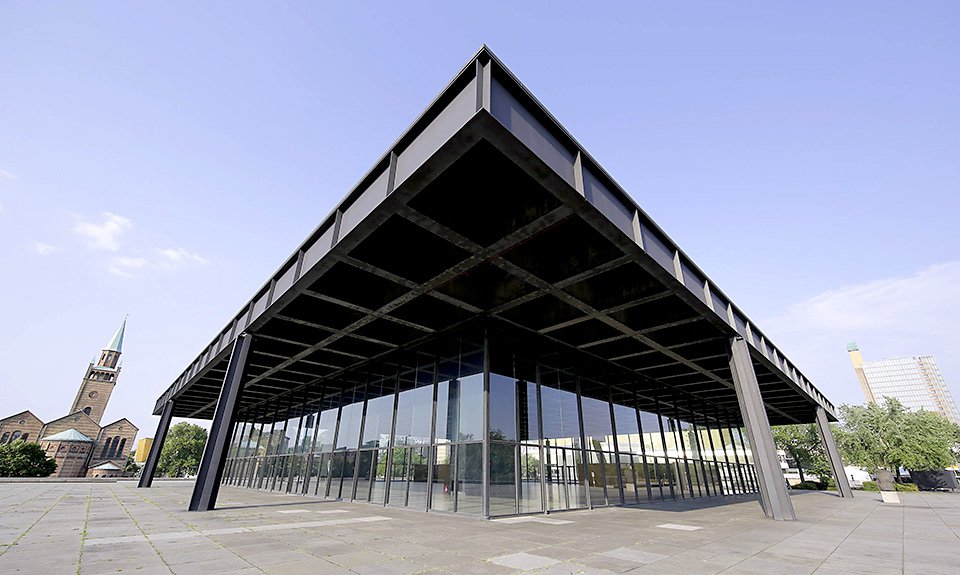 Здание Новой национальной галереи было построено в 1968 году по проекту Людвига Миса ван дер Роэ. Фото: Reiner Zensen/Legion Media