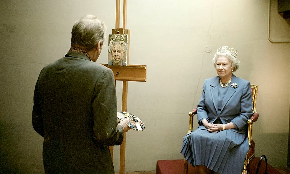Королева Елизавета II позирует художнику Люсьену Фрейду. 2001. Фото: David Dawson