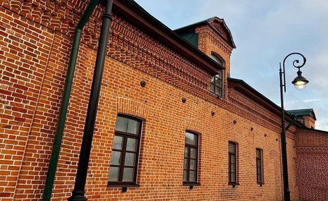 Каретный сарай стал музейным залом, но его исходные функции не забыты