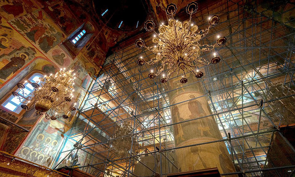 Пространство Успенского собора уже шестой год методично исследуется специалистами. Фото: Музеи Московского Кремля
