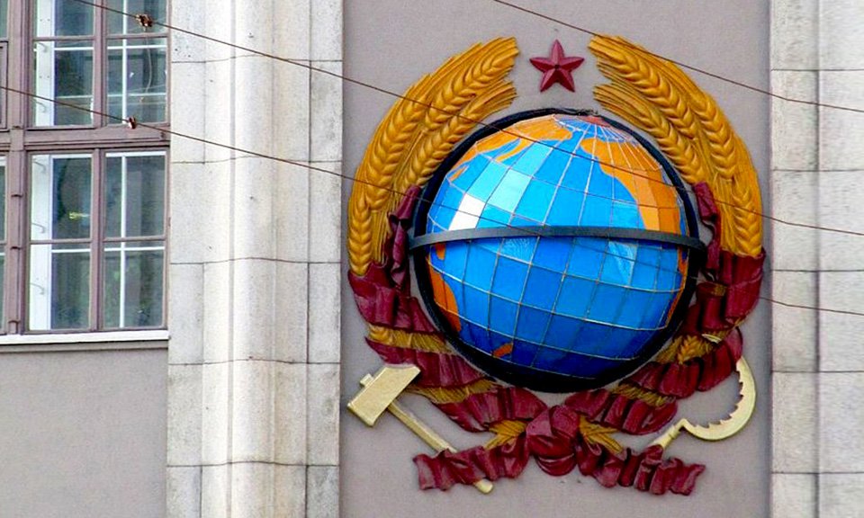 Глобус на фасаде Центрального телеграфа на Тверской улице в Москве. Фото: Wikipedia Commons