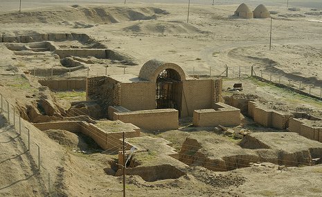Ассирийский дверной порог, обнаруженный дважды