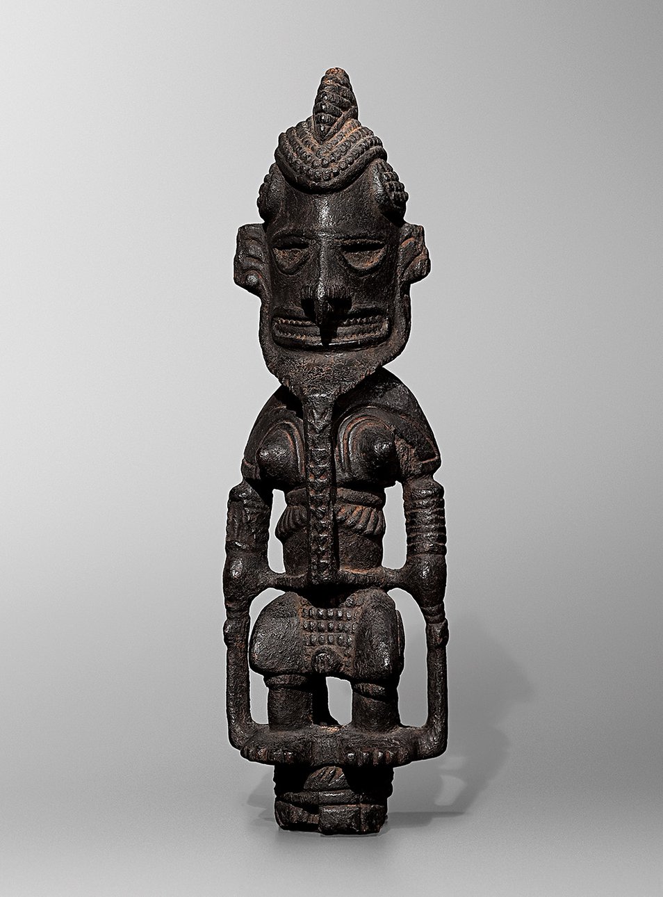 Статуя-ули. Папуа-Новая Гвинея, XIX в. Патинированное дерево. Фото: Serge Schoffel Gallery
