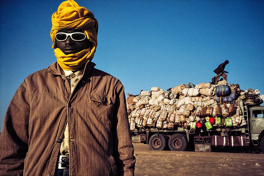 Паскаль Мэтр. «Нигер, 2007. Грузовики с мигрантами в пустыне Тенере». 2007. Фото: Pascal Maitre/Myop/Pano