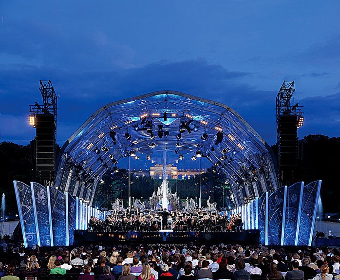 Ежегодный летний ночной концерт Венского филармонического оркестра в саду императорского дворца Шёнбрунн
