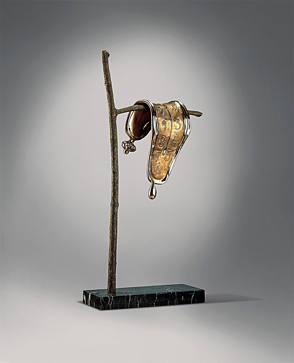 «Скульптуры Сальвадора Дали» в Музее современного искусства «Эрарта» в Санкт-Петербурге. Фото: I.A.R. Art resource
