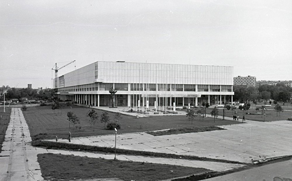 Центральный дом художника. Общий вид с Крымского моста. 1980-е гг. Фото: Государственный музей архитектуры им. А.В.Щусева