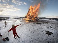 В Николо-Ленивце сожгли башню-масленицу в честь искусства