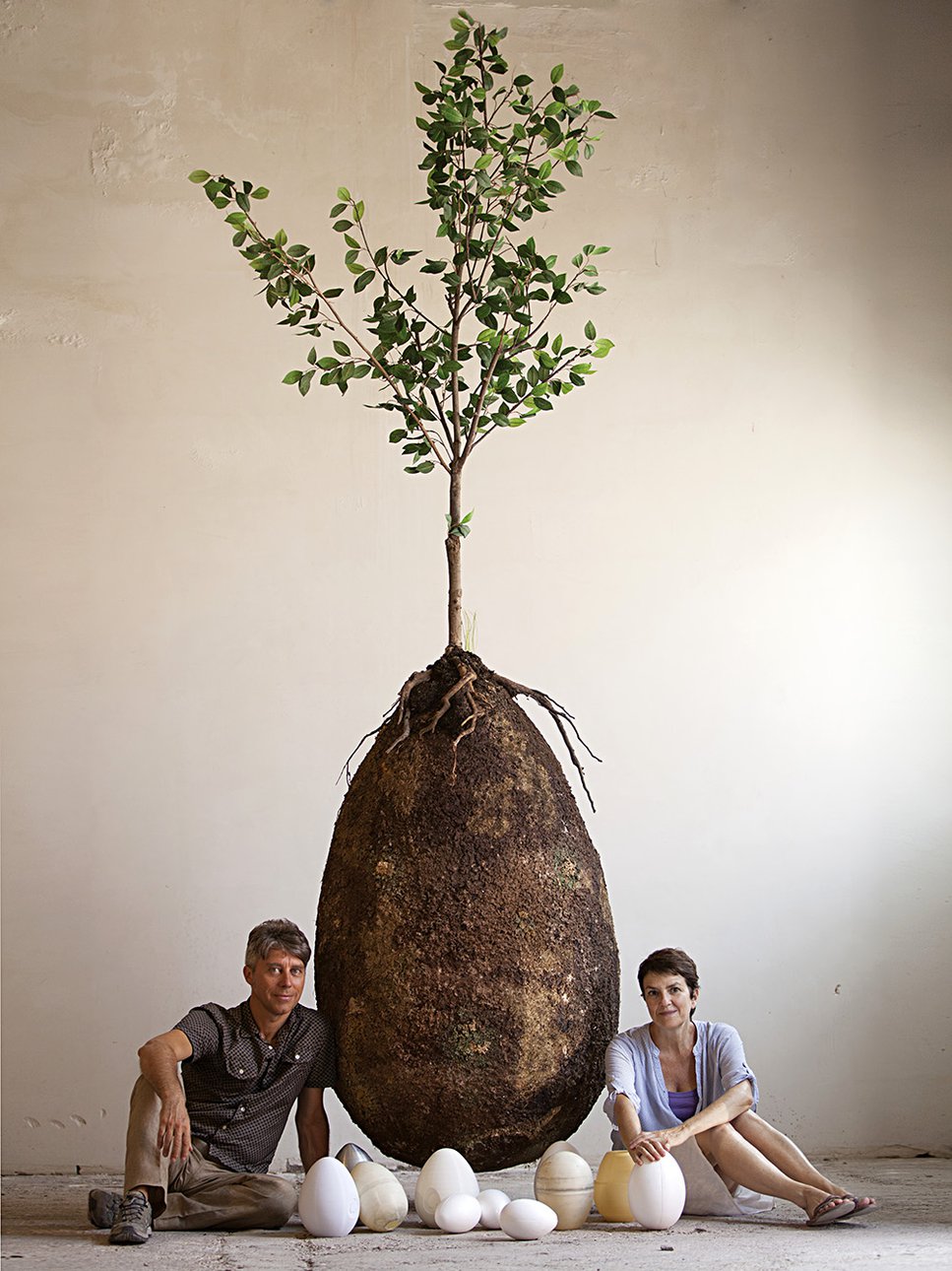 Анна Чителли, Рауль Брецель. Capsula Mundi. 2003. Фото: Francesco D’Angelo / Courtesy the designer