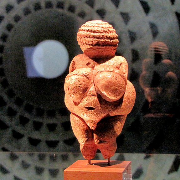 Венера Виллендорфская. 25 000 лет до н.э. Фото: Ziko van Dijk