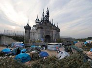 Бэнкси пустит Dismaland на жилье для беженцев в Кале