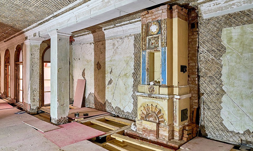 В усадьбе сохранилось множество оригинальных конструкций и декора.  Фото: Евгений Самарин/mos.ru