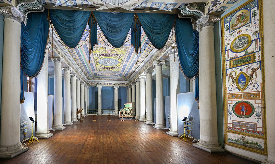 Театральная сцена в летнем театре.   Фото: Алексей Шанин/Правительство Москвы