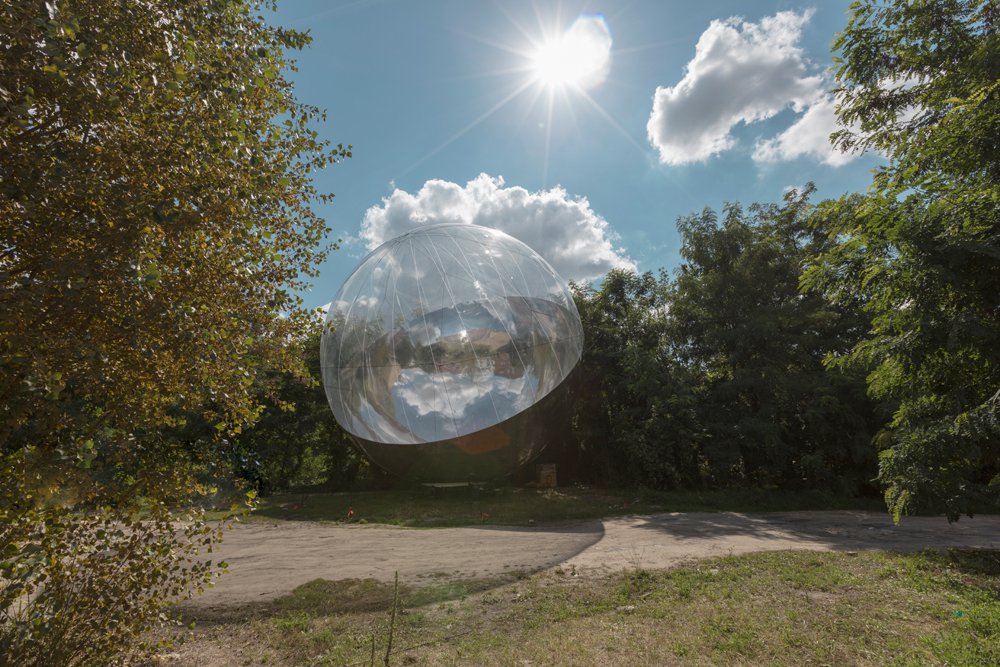 На испытаниях, организованных студией. 2018. Фото: предоставлено художником, галереей Andersen’s, Копенгаген, галереей Ruth Benzacar, Буэнос-Айрес, галереей Tanya Bonakdar, Нью-Йорк/Лос-Анджелес, галереей Pinksummer contemporary art, Генуя. © Studio Tomás Saraceno, 2018