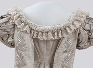 Серебряная парча и кружево — опять как при государыне