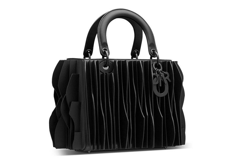 Сумка Lady Dior в исполнении Жоэля Андрианомеаризоа. Фото: Dior