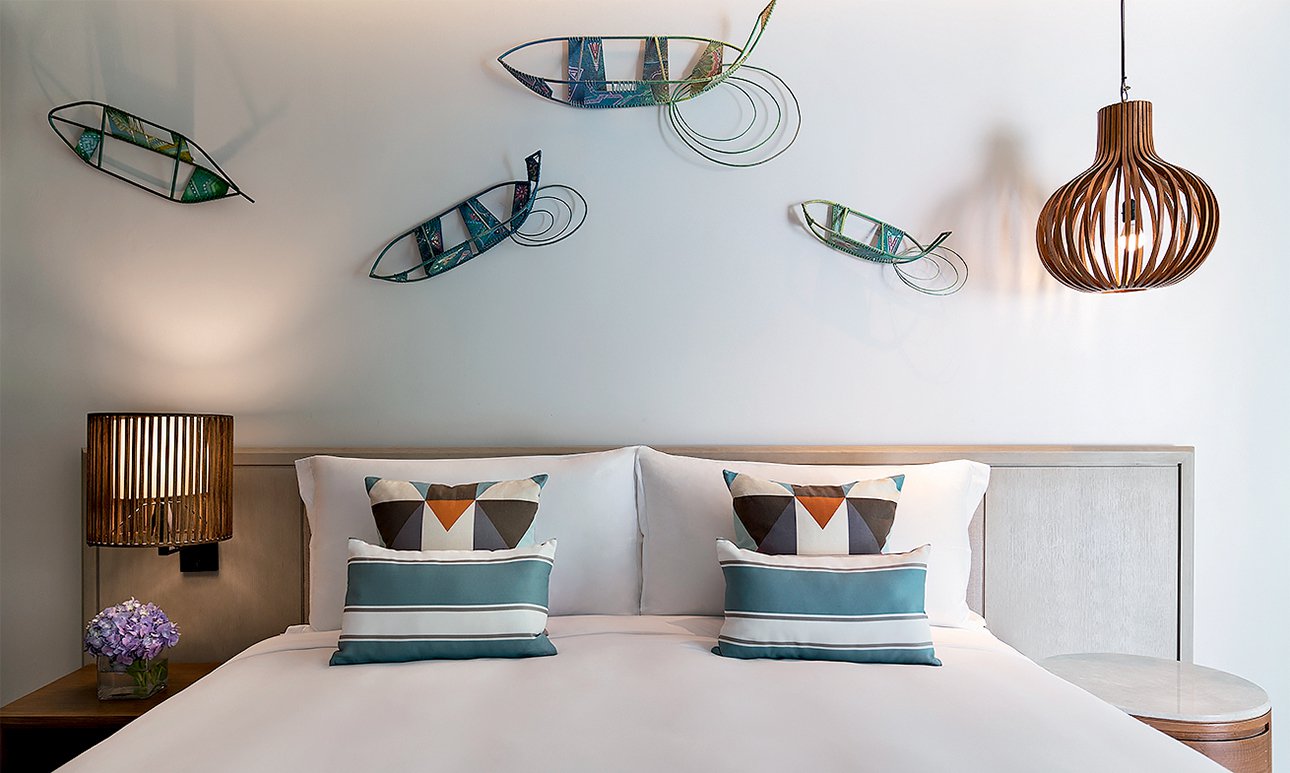 Интерьер спальни одного из номеров. Фото: Avani+ Khao Lak Resort