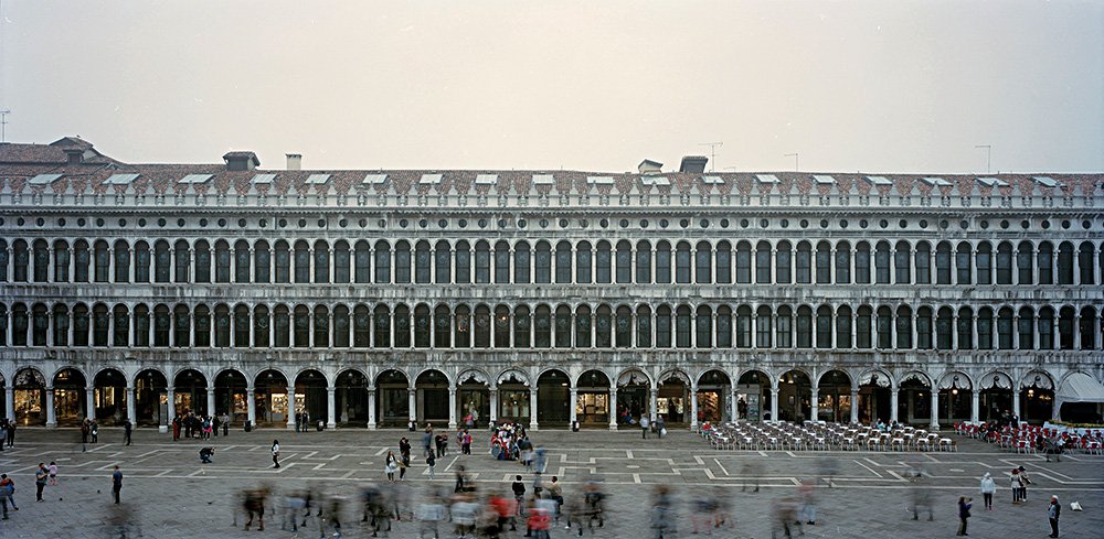 Старые прокурации на площади Сан-Марко. Венеция. Фото: Martino Lombezzi