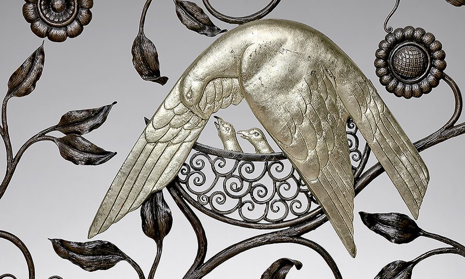 ЭНЕРГИЧНАЯ КРИВОЛИНЕЙНОСТЬ В ОРНАМЕНТАХ. Фото: Bonhams