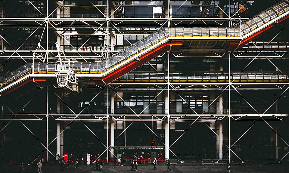 Здание Центра Помпиду в Париже. Фото: Denys Nevozhai