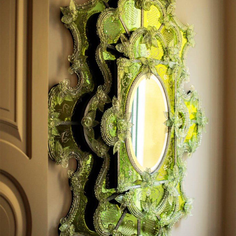 Зеркало Frog Prince от Arte Veneziana. Фото: «Частная резиденция»