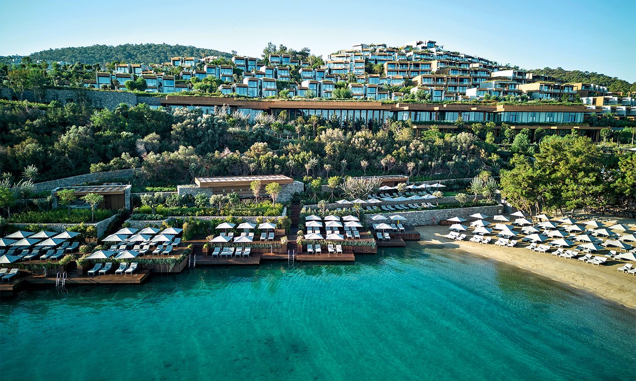 Вид на отель со стороны бухты. Фото: Maxx Royal Bodrum