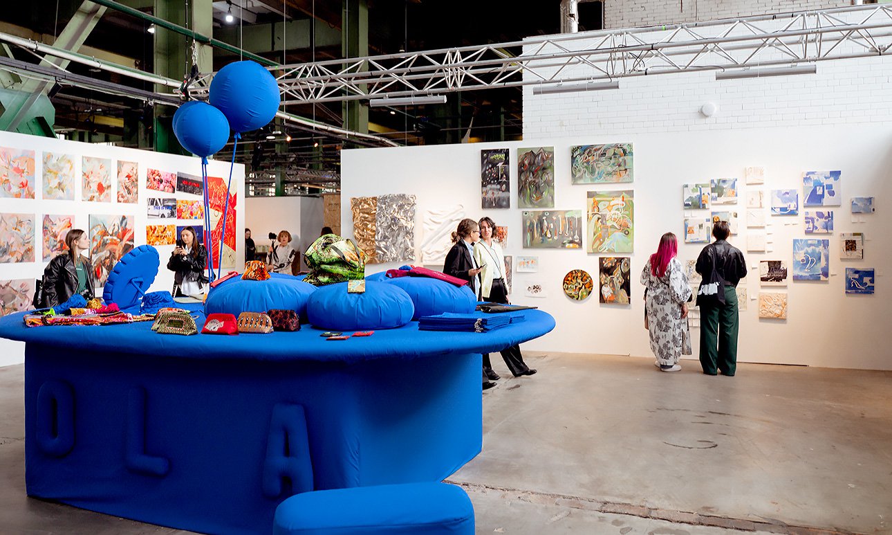 Ярмарка молодого современного искусства Port Art Fair 2025.  Фото: Сергей Грицанов